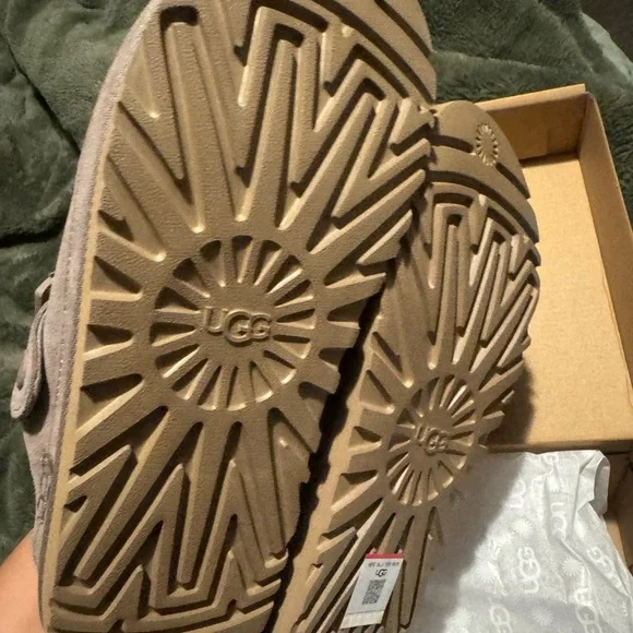 UGG Grey Suede Slide with Adjustable Strap and Lug Sole - Picture 6 of 11